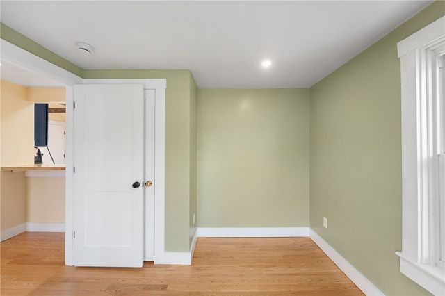 32 Richmond Street, Bristol, RI 02809