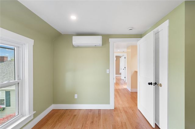 32 Richmond Street, Bristol, RI 02809