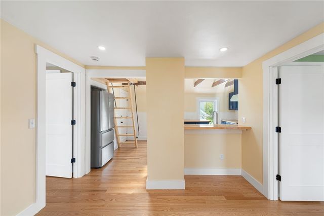 32 Richmond Street, Bristol, RI 02809