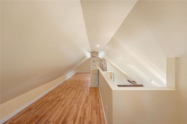 32 Richmond Street, Bristol, RI 02809