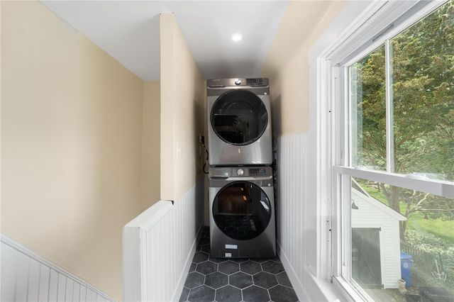 32 Richmond Street, Bristol, RI 02809