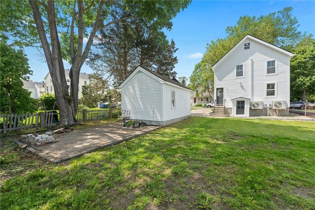 32 Richmond Street, Bristol, RI 02809