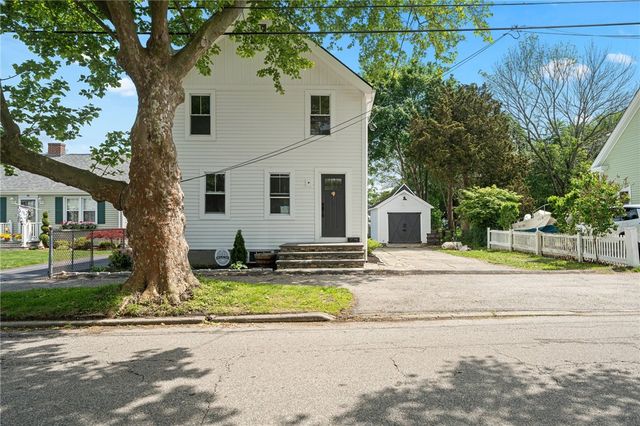 32 Richmond Street, Bristol, RI 02809