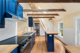 32 Richmond Street, Bristol, RI 02809