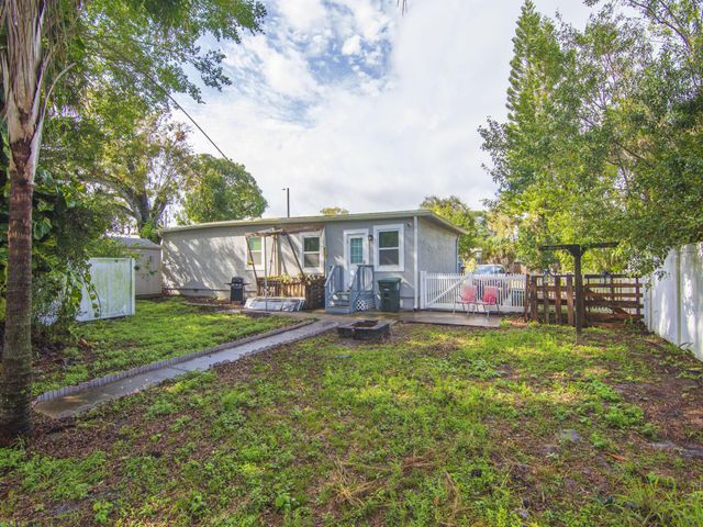 712 S 9th Street, Fort Pierce, FL 34950