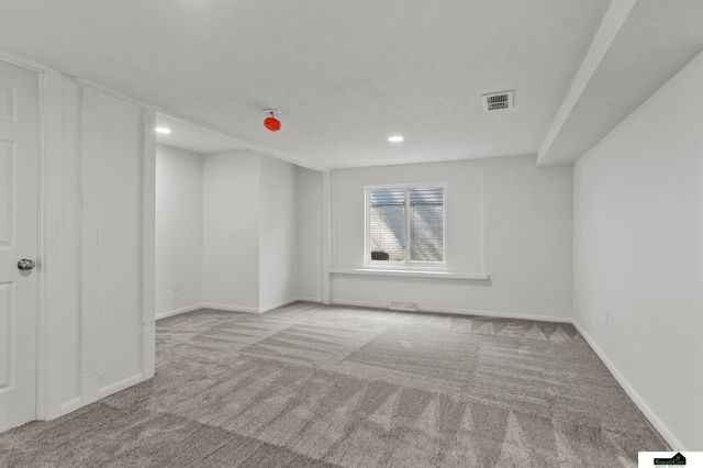 900 W Dawes Avenue, Lincoln, NE 68521