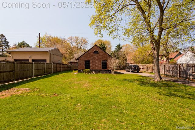 2929 Burns Street, Detroit, MI 48214