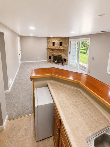 2192 Tower Court, Woodbury, MN 55125