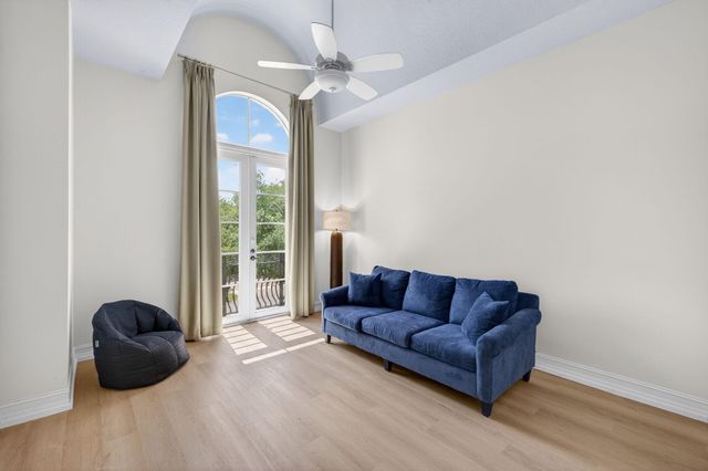 17681 Middlebrook Way, Boca Raton, FL 33496