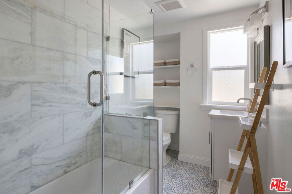 Image 12 of property listing at 2321 Lake View Avenue, Los Angeles, CA 90039