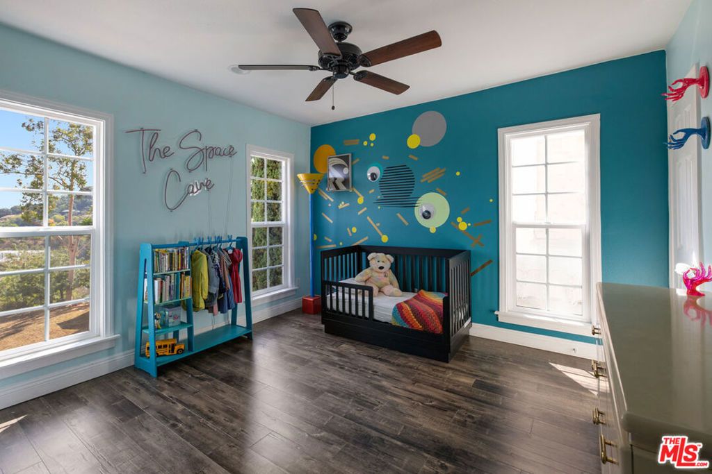 Image 14 of property listing at 2321 Lake View Avenue, Los Angeles, CA 90039