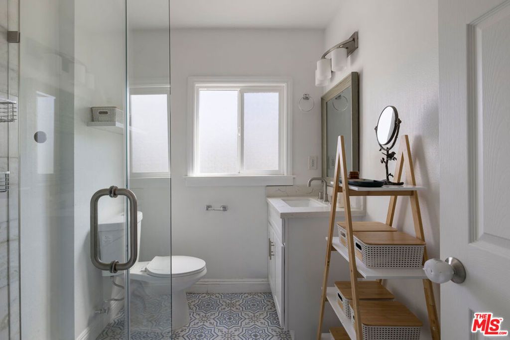 Image 15 of property listing at 2321 Lake View Avenue, Los Angeles, CA 90039