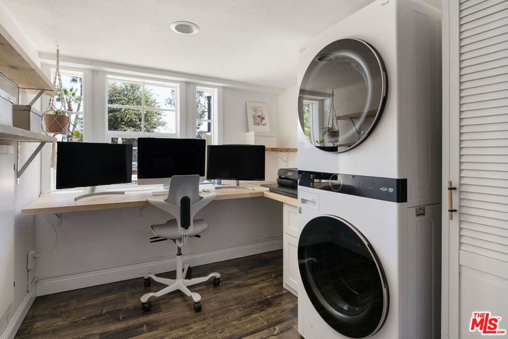 Image 18 of property listing at 2321 Lake View Avenue, Los Angeles, CA 90039