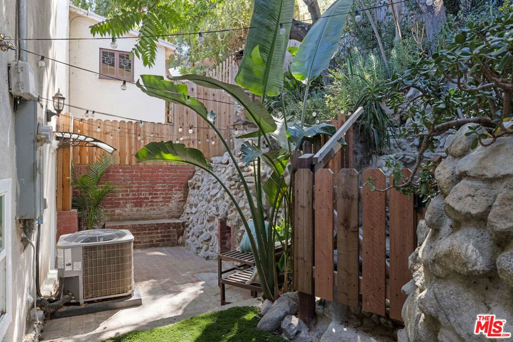 Image 22 of property listing at 2321 Lake View Avenue, Los Angeles, CA 90039