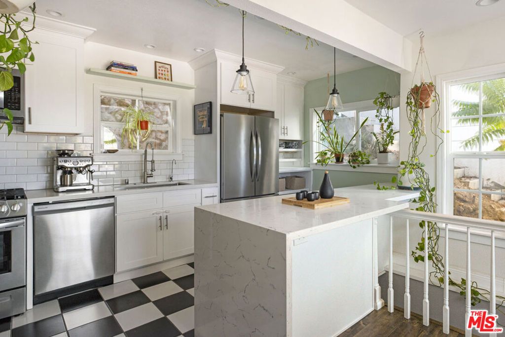 Image 6 of property listing at 2321 Lake View Avenue, Los Angeles, CA 90039