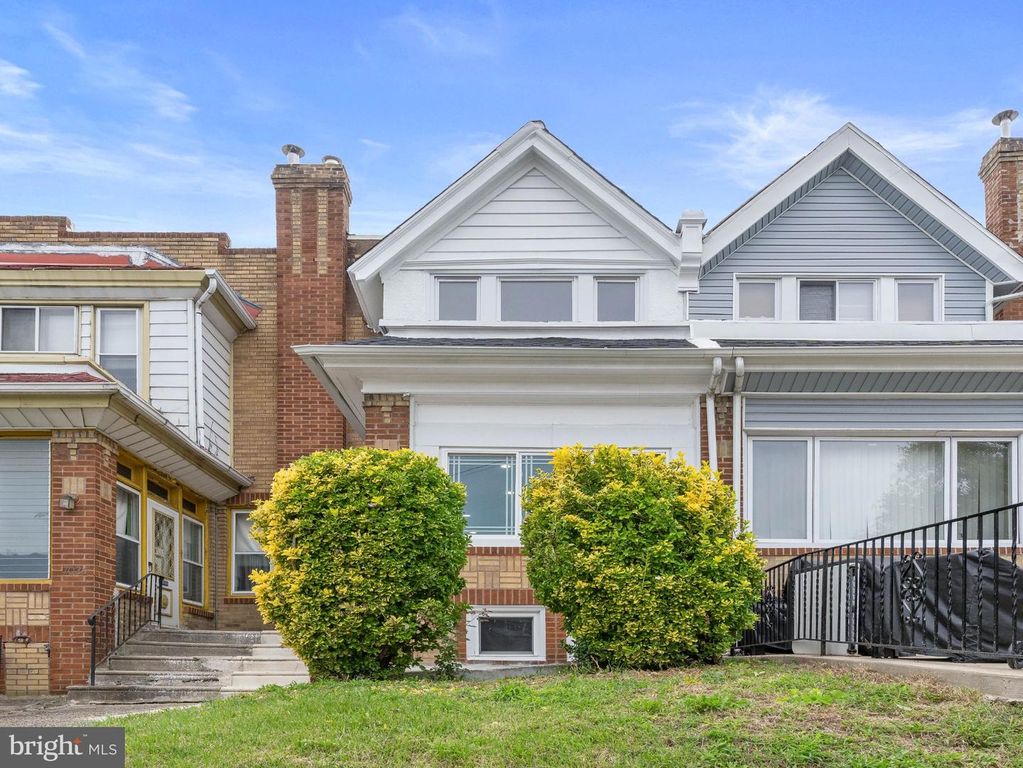 7026 FORREST AVE, Philadelphia, PA 19138 — exterior