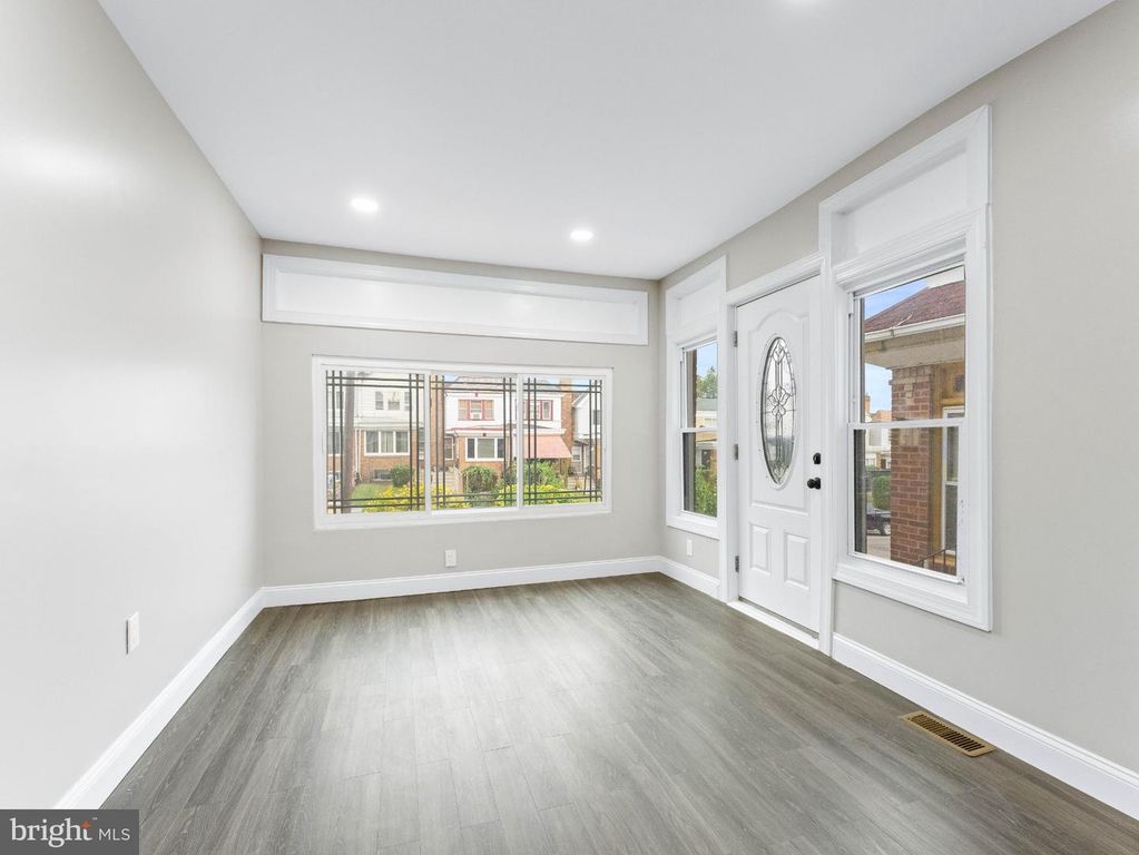7026 FORREST AVE, Philadelphia, PA 19138 — photo 4