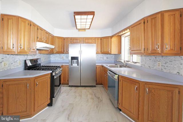 20 LONGVIEW DR, Newark, DE 19711