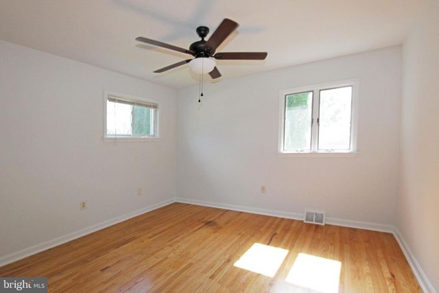 20 LONGVIEW DR, Newark, DE 19711
