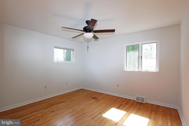 20 LONGVIEW DR, Newark, DE 19711