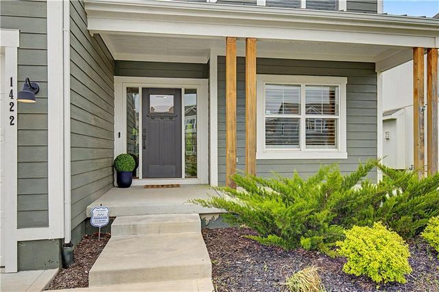 1422 SW Georgetown Drive, Lee's Summit, MO 64082