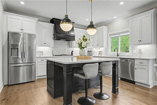 1422 SW Georgetown Drive, Lee's Summit, MO 64082