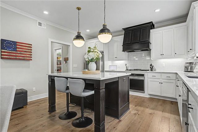 1422 SW Georgetown Drive, Lee's Summit, MO 64082