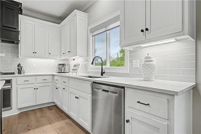1422 SW Georgetown Drive, Lee's Summit, MO 64082