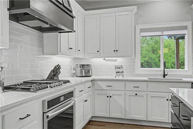 1422 SW Georgetown Drive, Lee's Summit, MO 64082