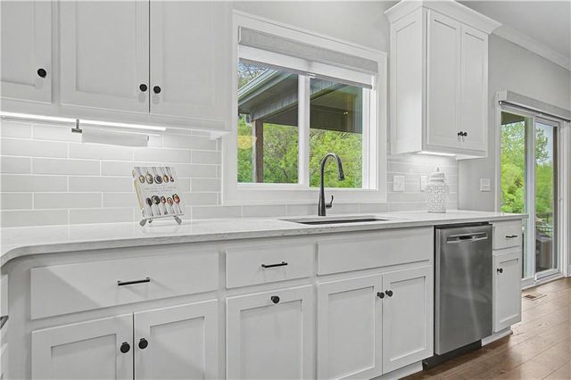 1422 SW Georgetown Drive, Lee's Summit, MO 64082