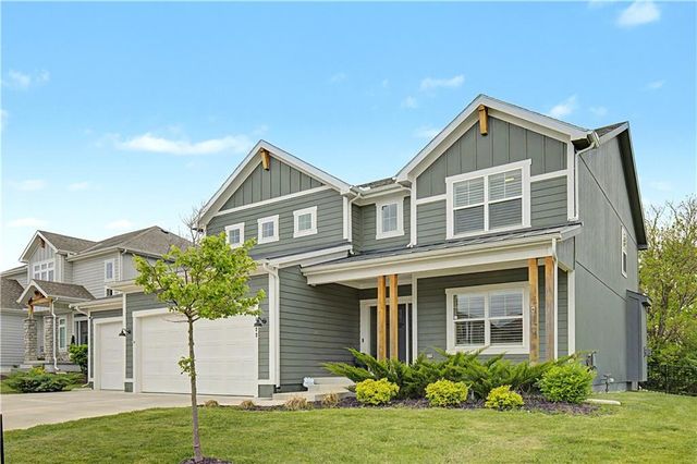 1422 SW Georgetown Drive, Lee's Summit, MO 64082