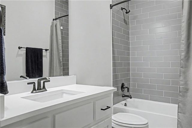 1422 SW Georgetown Drive, Lee's Summit, MO 64082