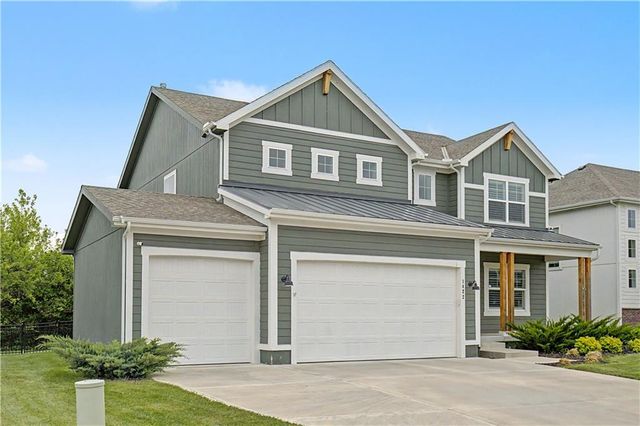 1422 SW Georgetown Drive, Lee's Summit, MO 64082