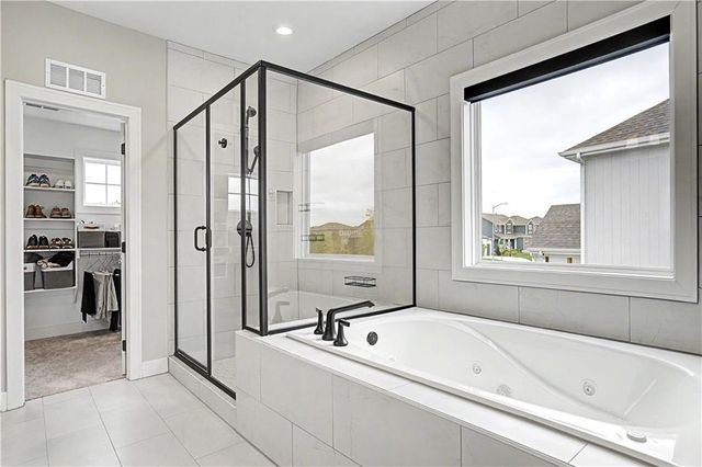 1422 SW Georgetown Drive, Lee's Summit, MO 64082