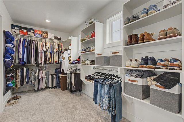 1422 SW Georgetown Drive, Lee's Summit, MO 64082