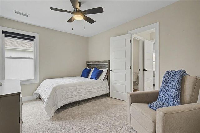 1422 SW Georgetown Drive, Lee's Summit, MO 64082