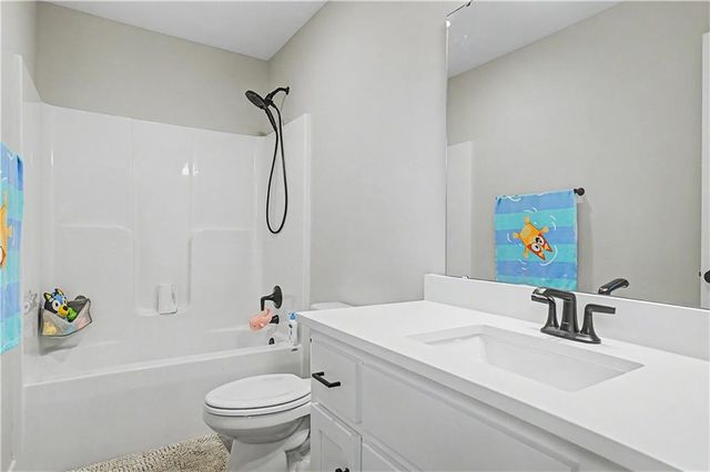 1422 SW Georgetown Drive, Lee's Summit, MO 64082