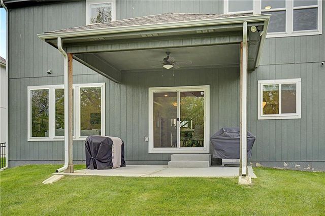 1422 SW Georgetown Drive, Lee's Summit, MO 64082