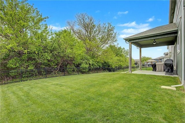 1422 SW Georgetown Drive, Lee's Summit, MO 64082