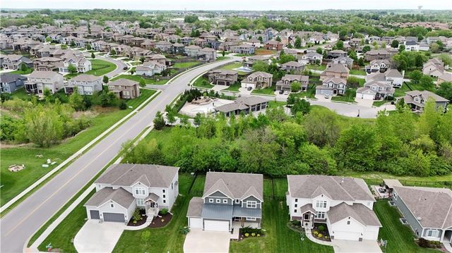1422 SW Georgetown Drive, Lee's Summit, MO 64082