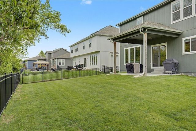 1422 SW Georgetown Drive, Lee's Summit, MO 64082