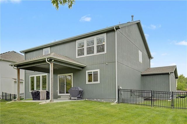 1422 SW Georgetown Drive, Lee's Summit, MO 64082