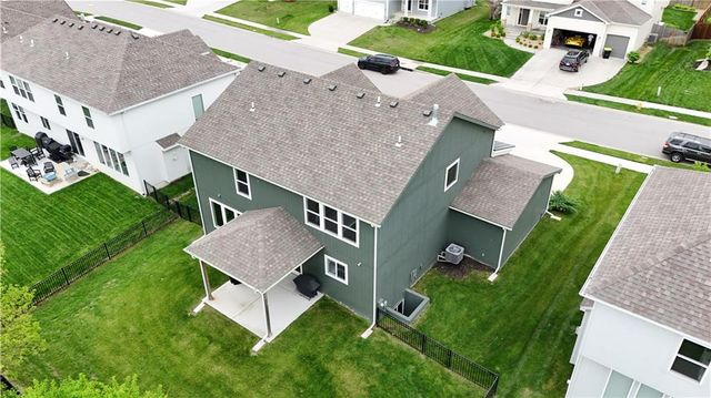 1422 SW Georgetown Drive, Lee's Summit, MO 64082