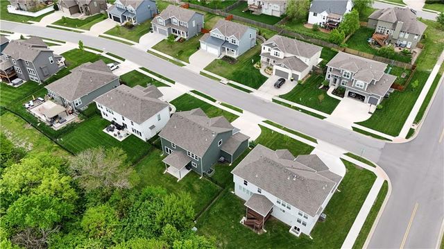 1422 SW Georgetown Drive, Lee's Summit, MO 64082