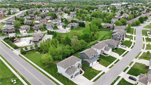 1422 SW Georgetown Drive, Lee's Summit, MO 64082