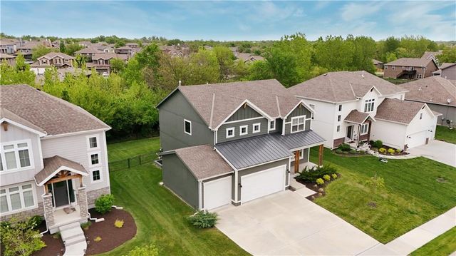 1422 SW Georgetown Drive, Lee's Summit, MO 64082