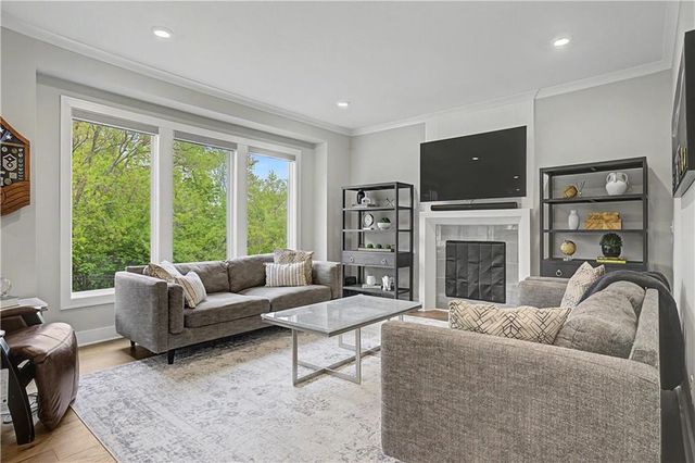 1422 SW Georgetown Drive, Lee's Summit, MO 64082