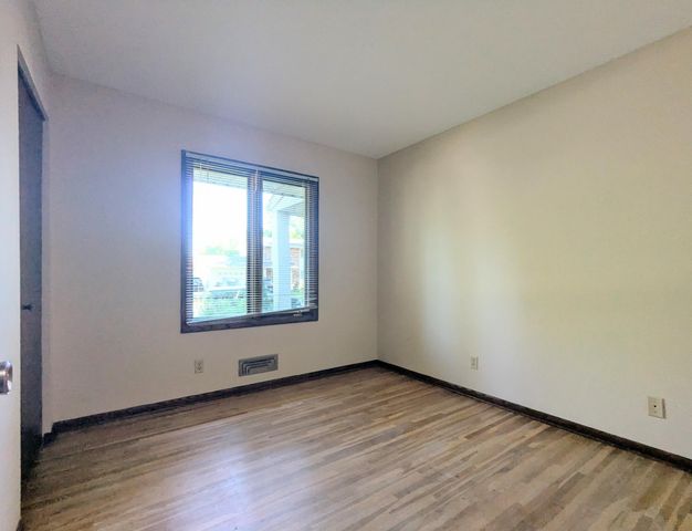 6065 Oakwood Road, Woodbury, MN 55125