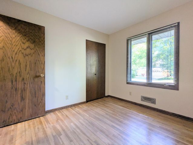6065 Oakwood Road, Woodbury, MN 55125