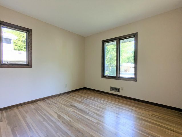 6065 Oakwood Road, Woodbury, MN 55125